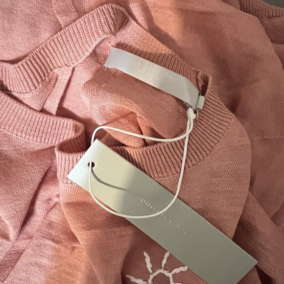 One Grey Day Knit Top Size XS Crewneck Open Draped Back Embroidered Sun 42OGD836 - Picture 6 of 9